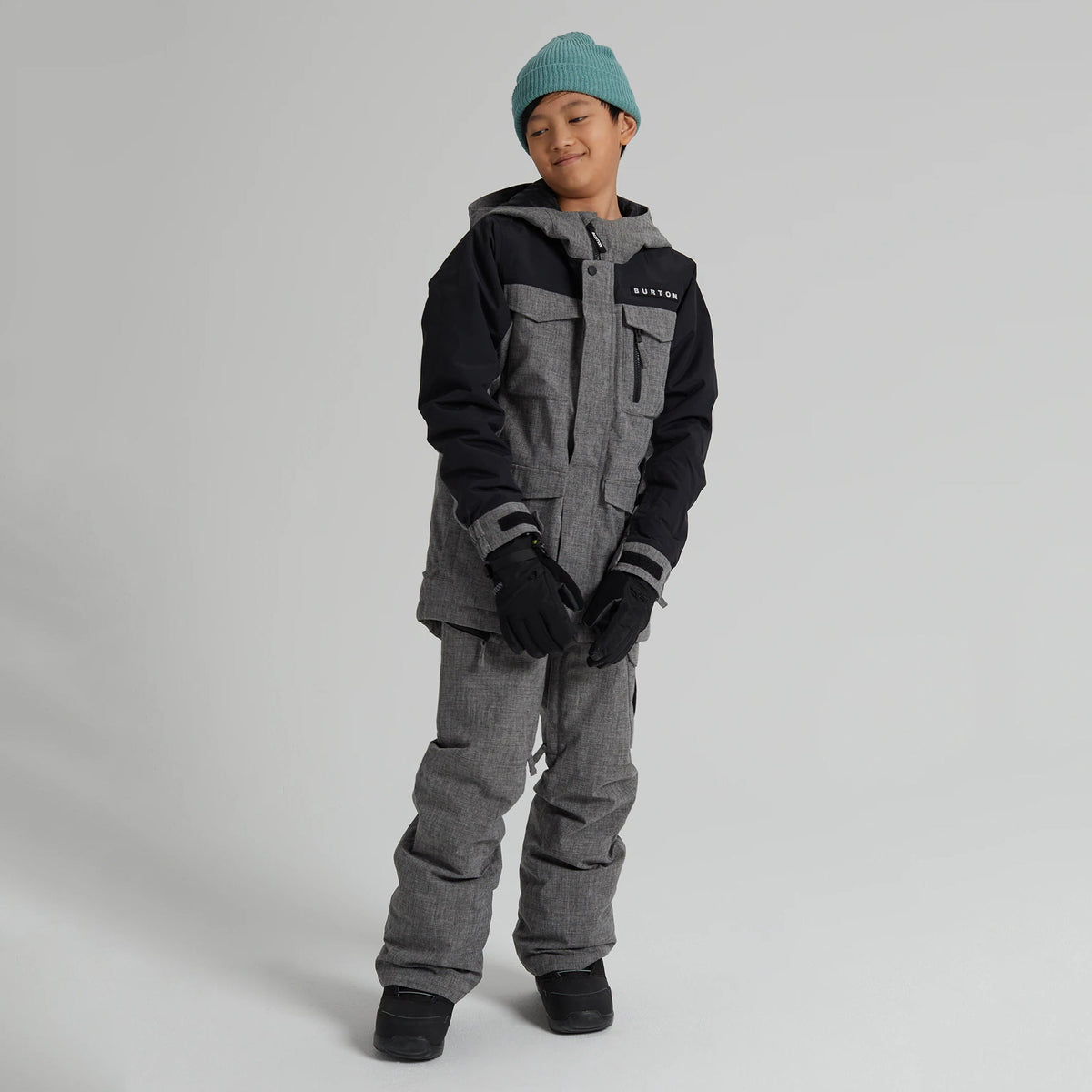 男童灰色滑雪服