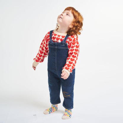 女婴米色心形毛衣