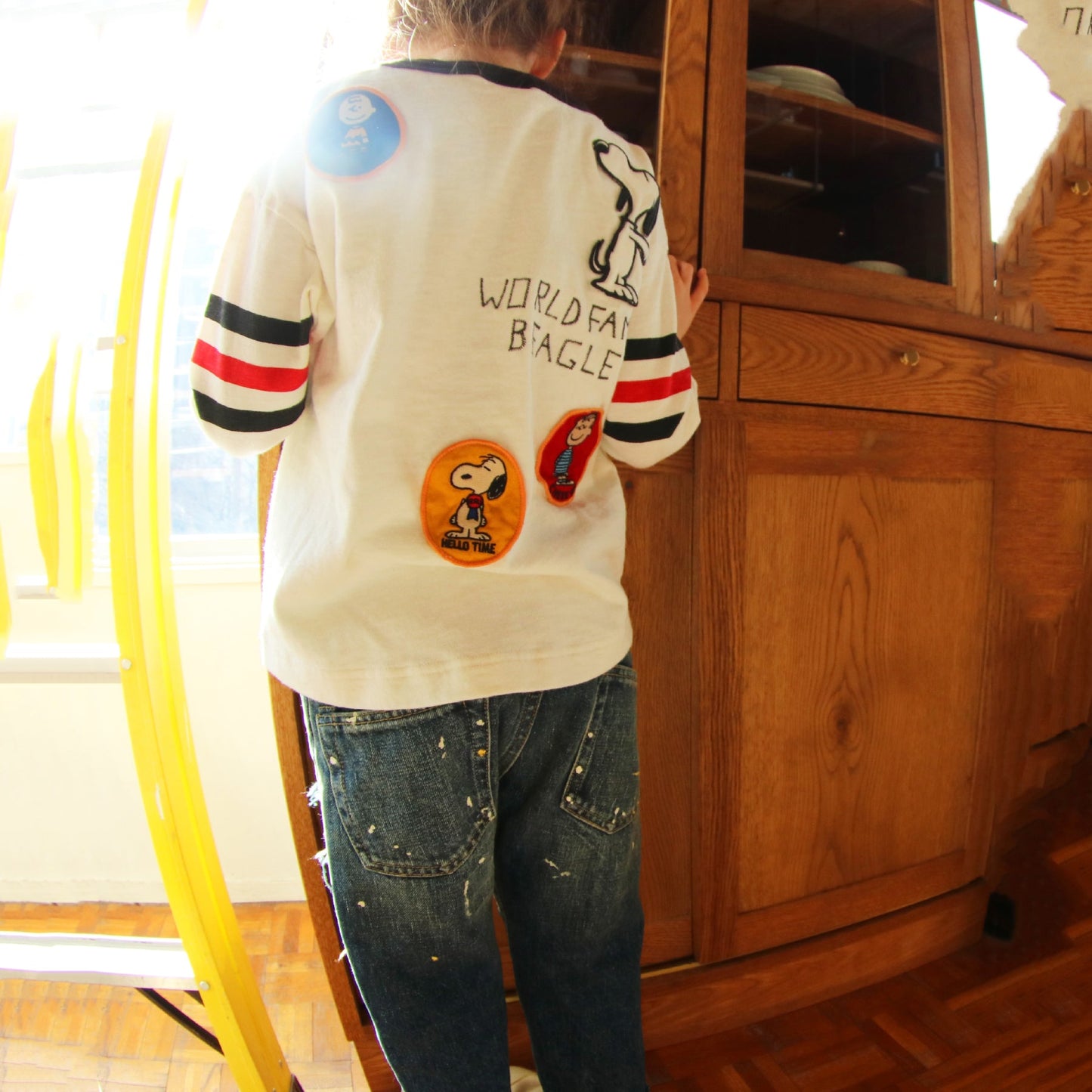 儿童深蓝色牛仔裤