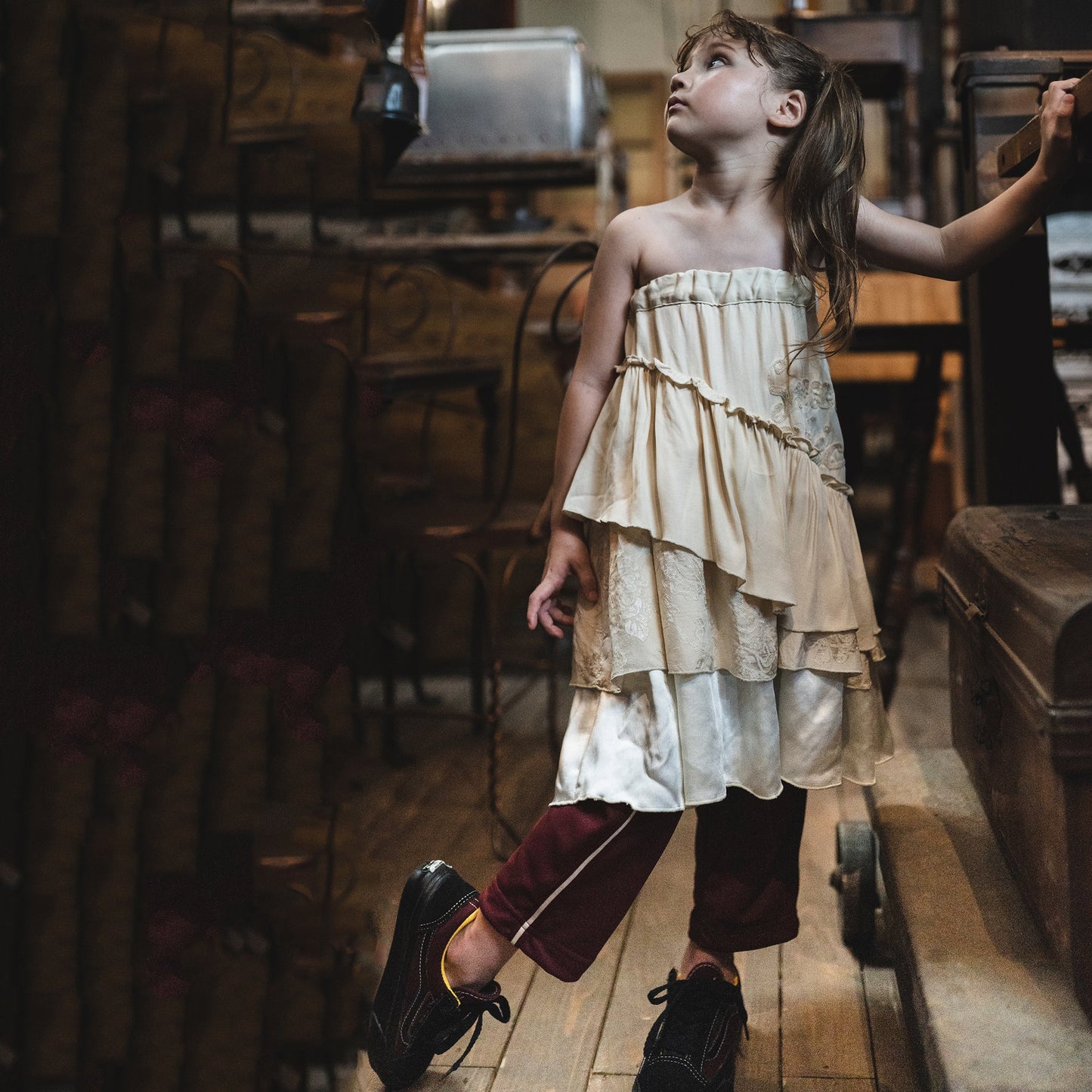 女童白色分层荷叶边短裙