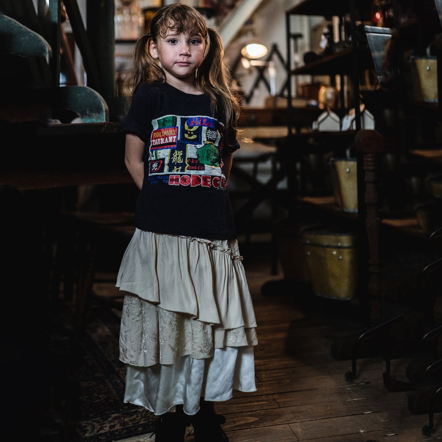 女童白色分层荷叶边短裙