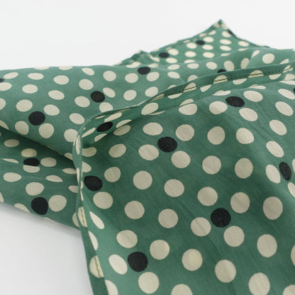 女童绿色圆点围巾