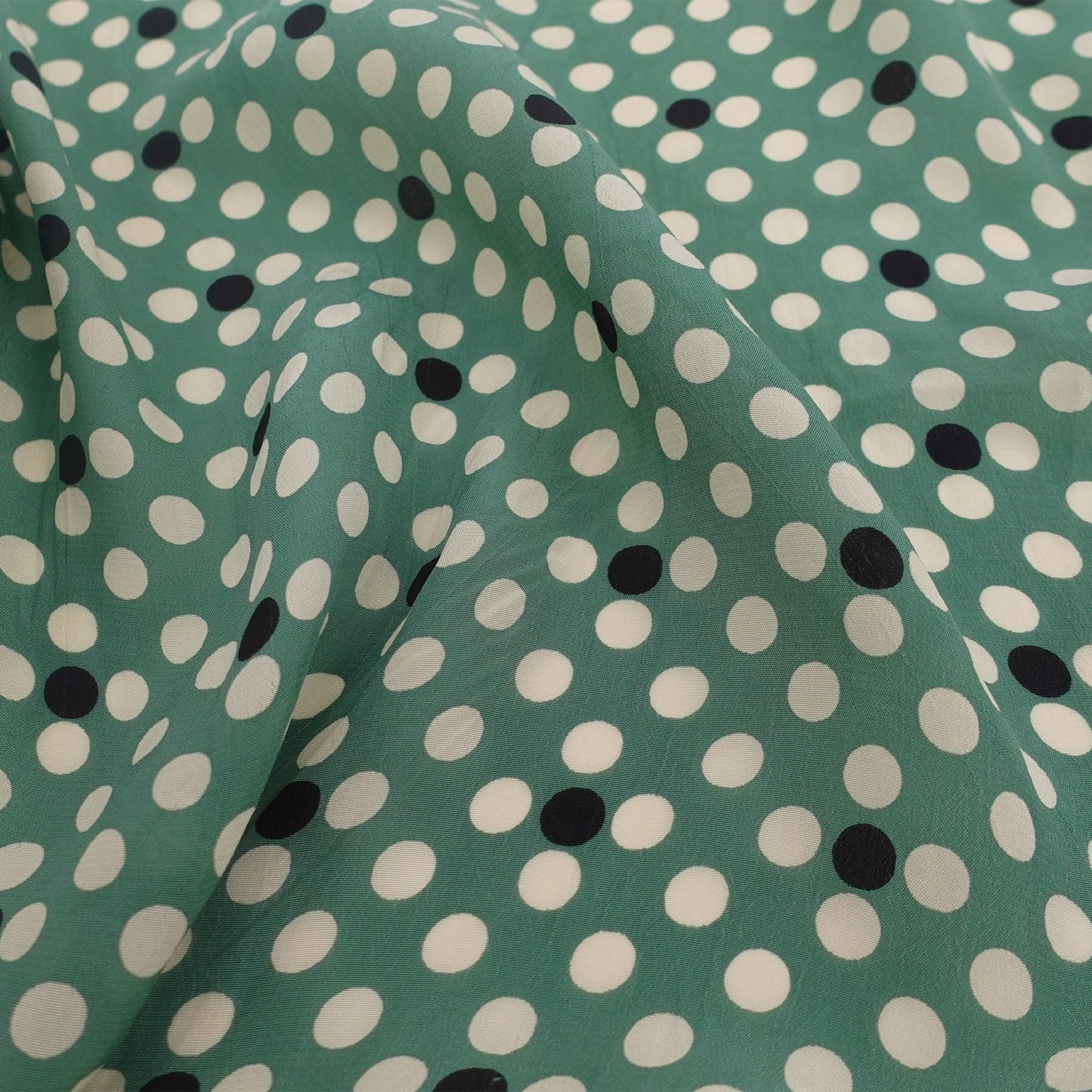 女童绿色圆点围巾