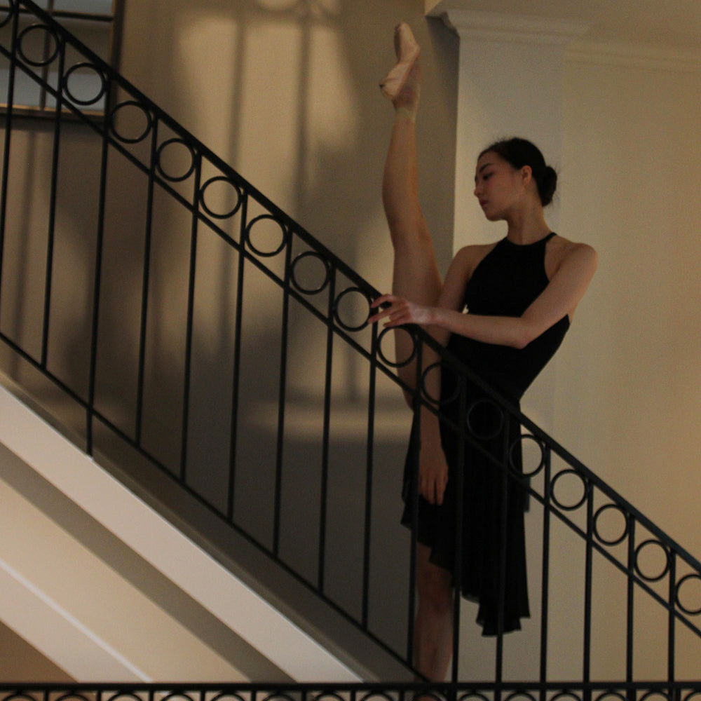 女士黑色芭蕾舞连体衣