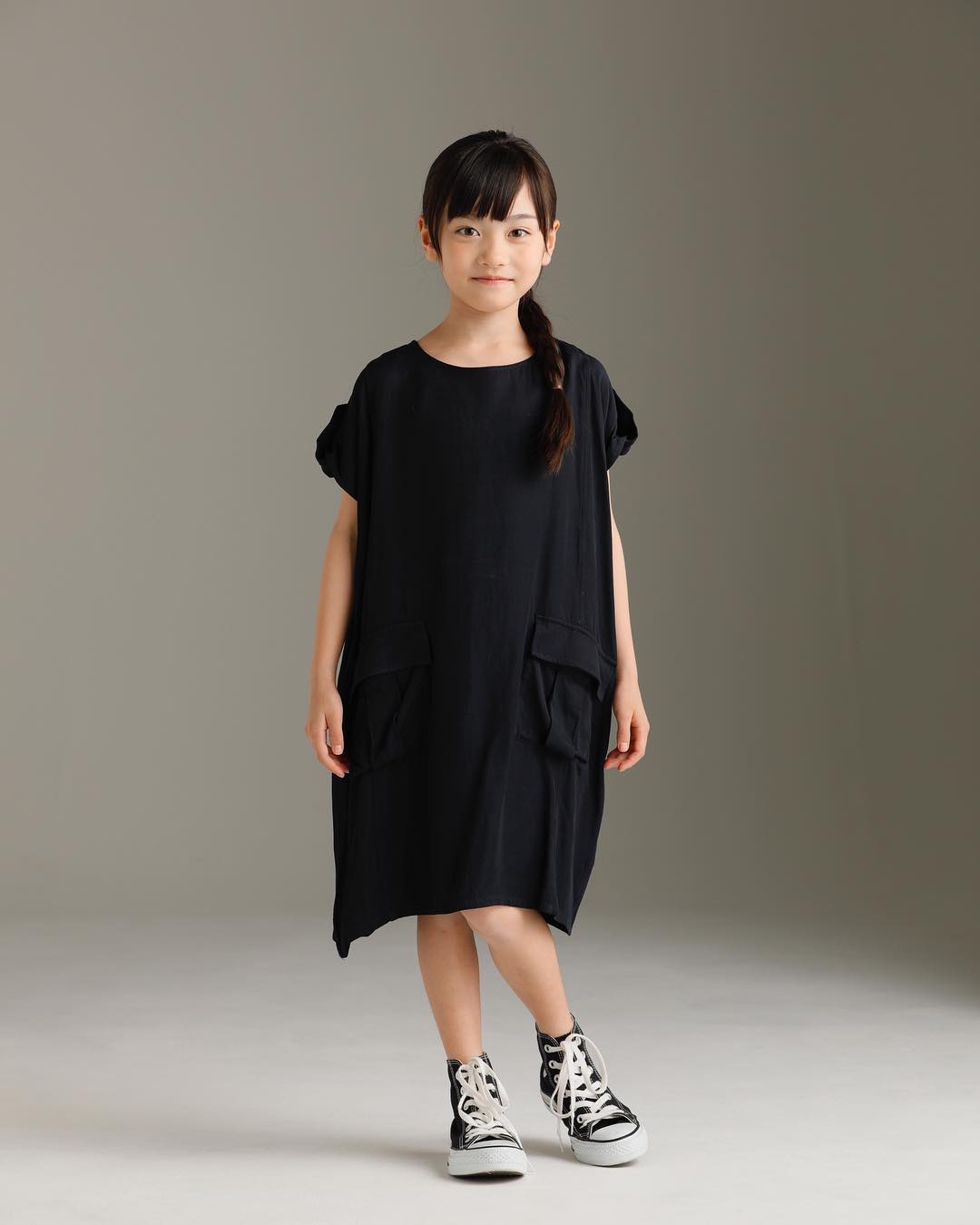 女童藏青色连衣裙