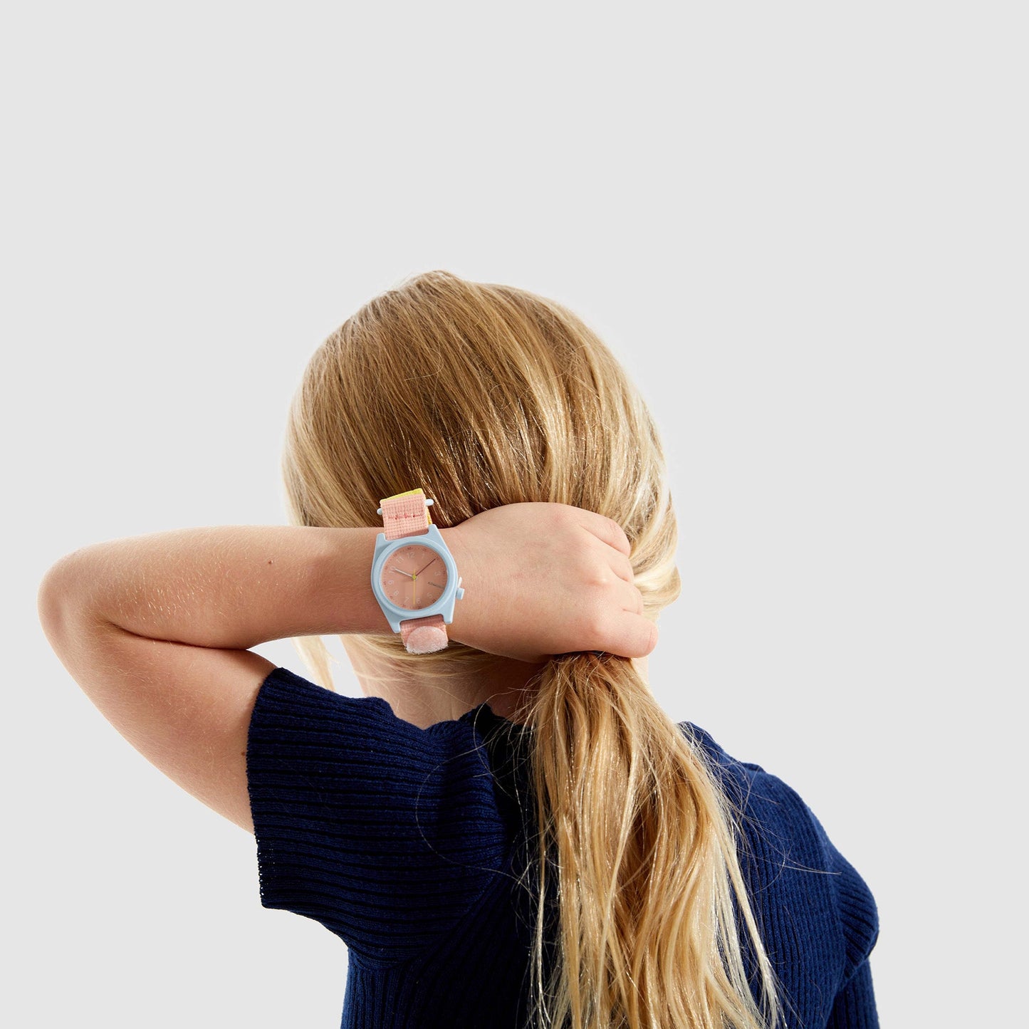 儿童浅蓝色手表