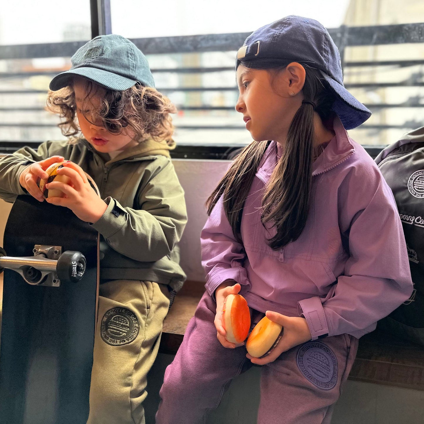 儿童深蓝色灯芯绒棒球帽