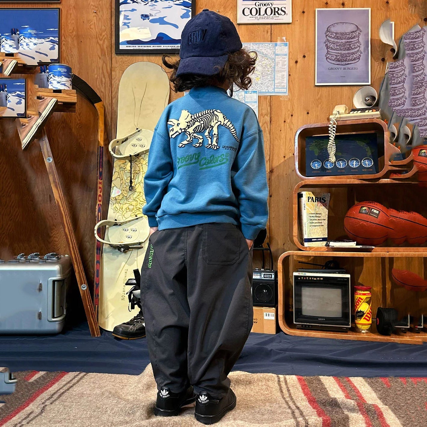 儿童深灰色长裤