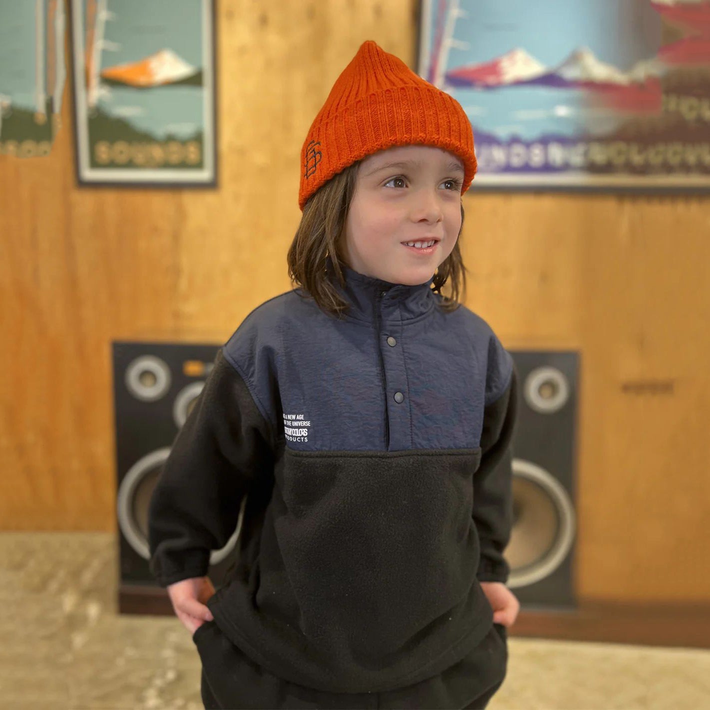 儿童黑色抓绒卫衣