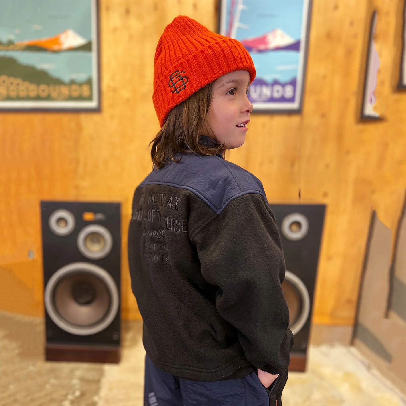 儿童黑色抓绒卫衣