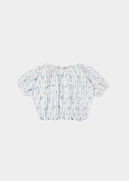 女童浅蓝色上衣