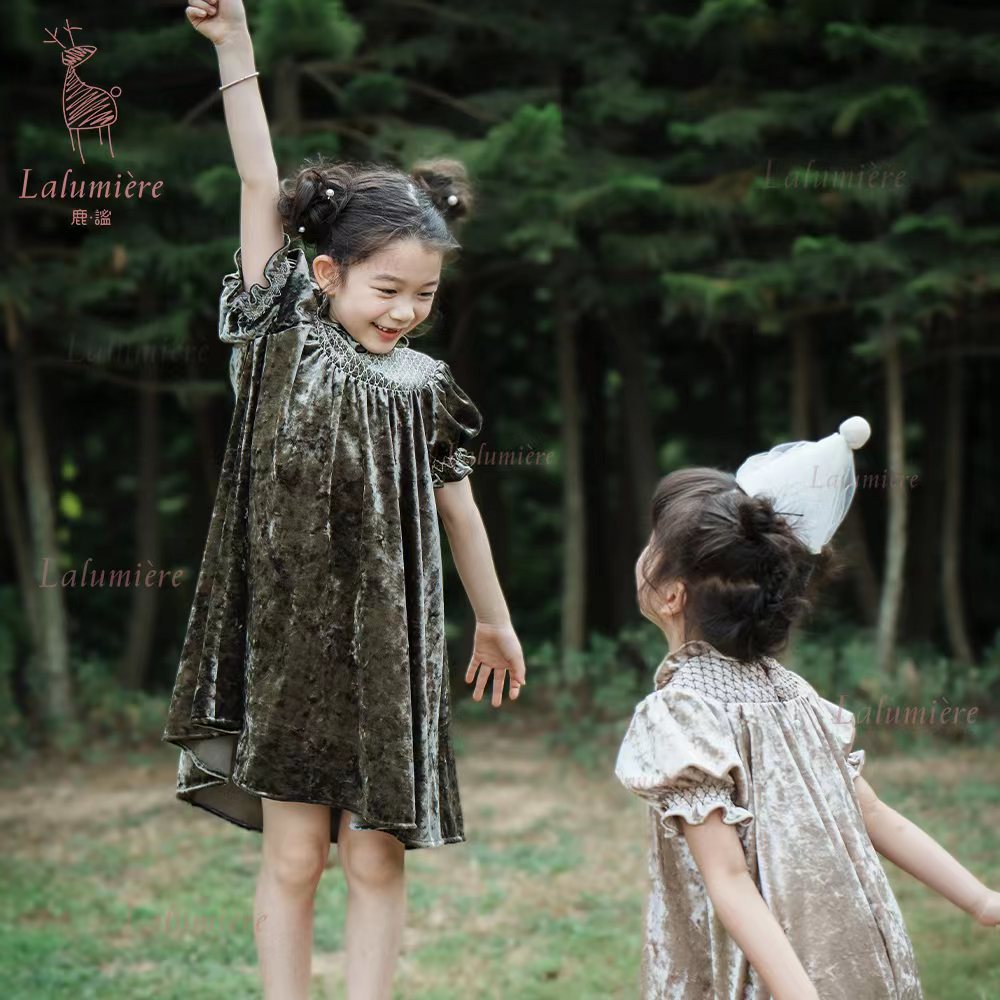 女童杏色短袖打揽丝绒裙