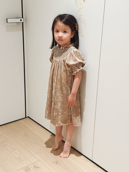 女童杏色短袖打揽丝绒裙