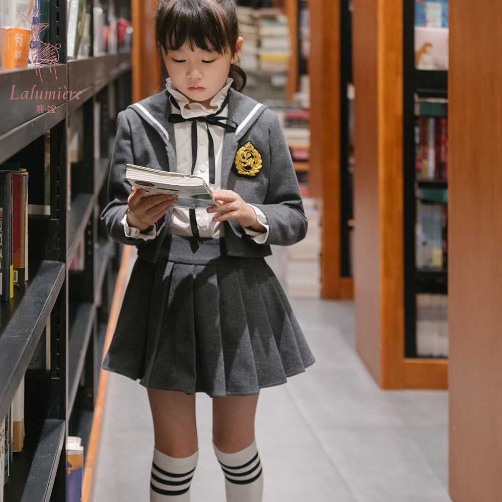 女童灰色毛呢上衣