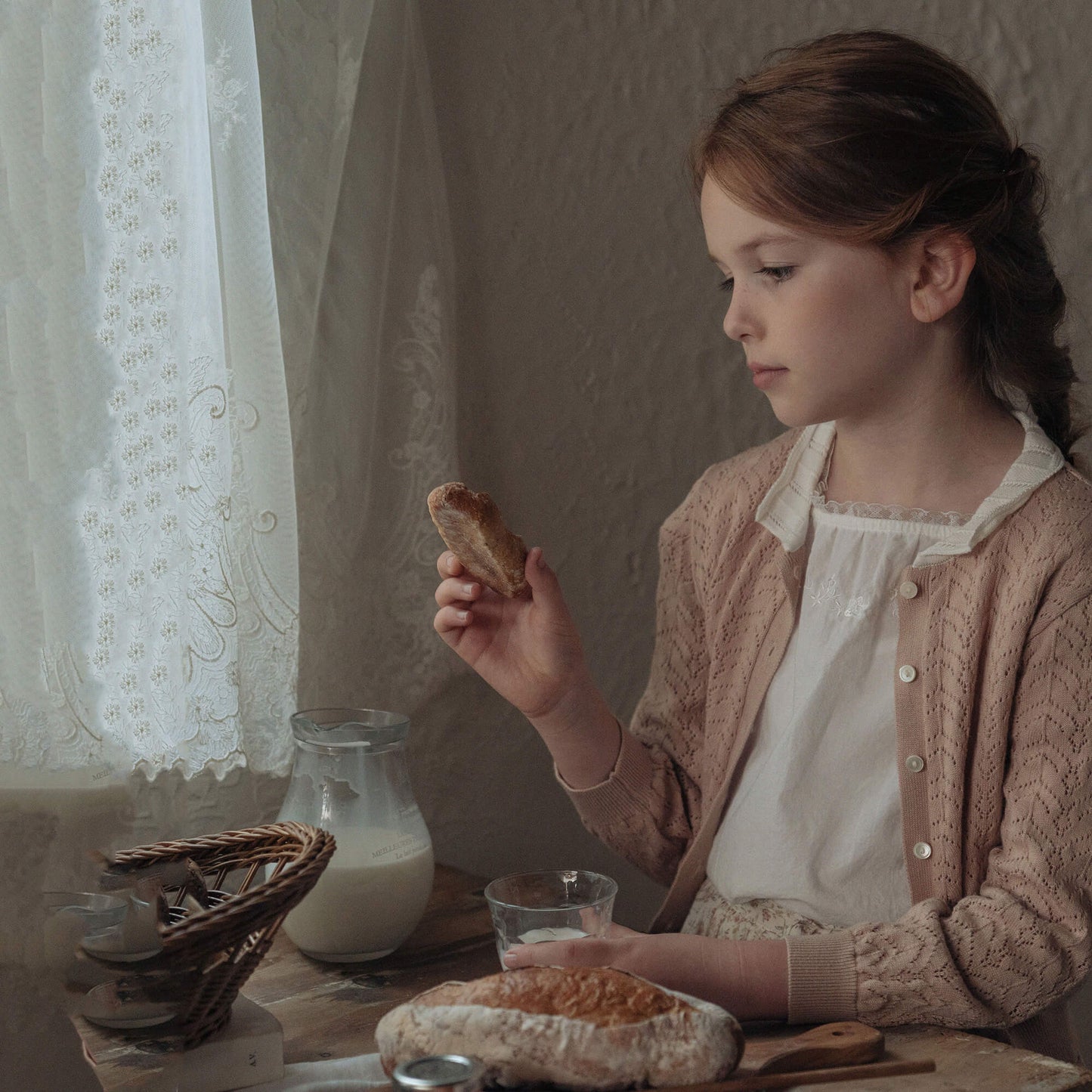 女童粉色针织开衫