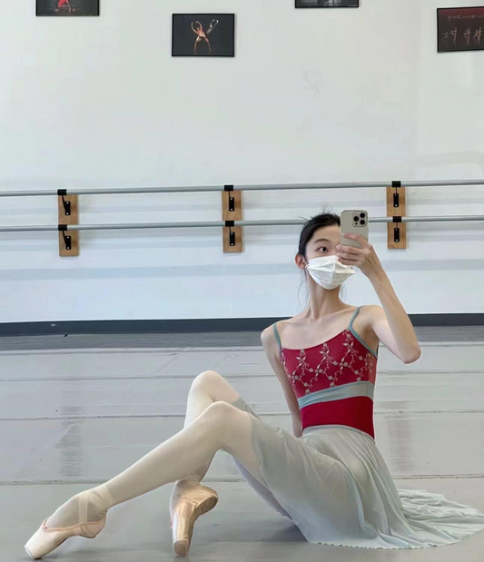 女童玫红色刺绣芭蕾舞连体衣