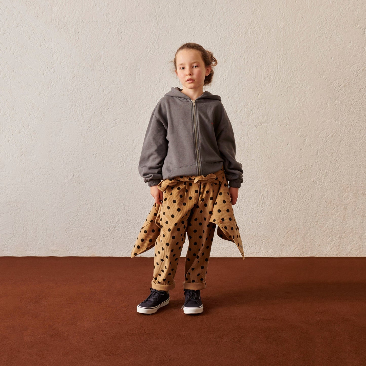 儿童灰色拉链上衣