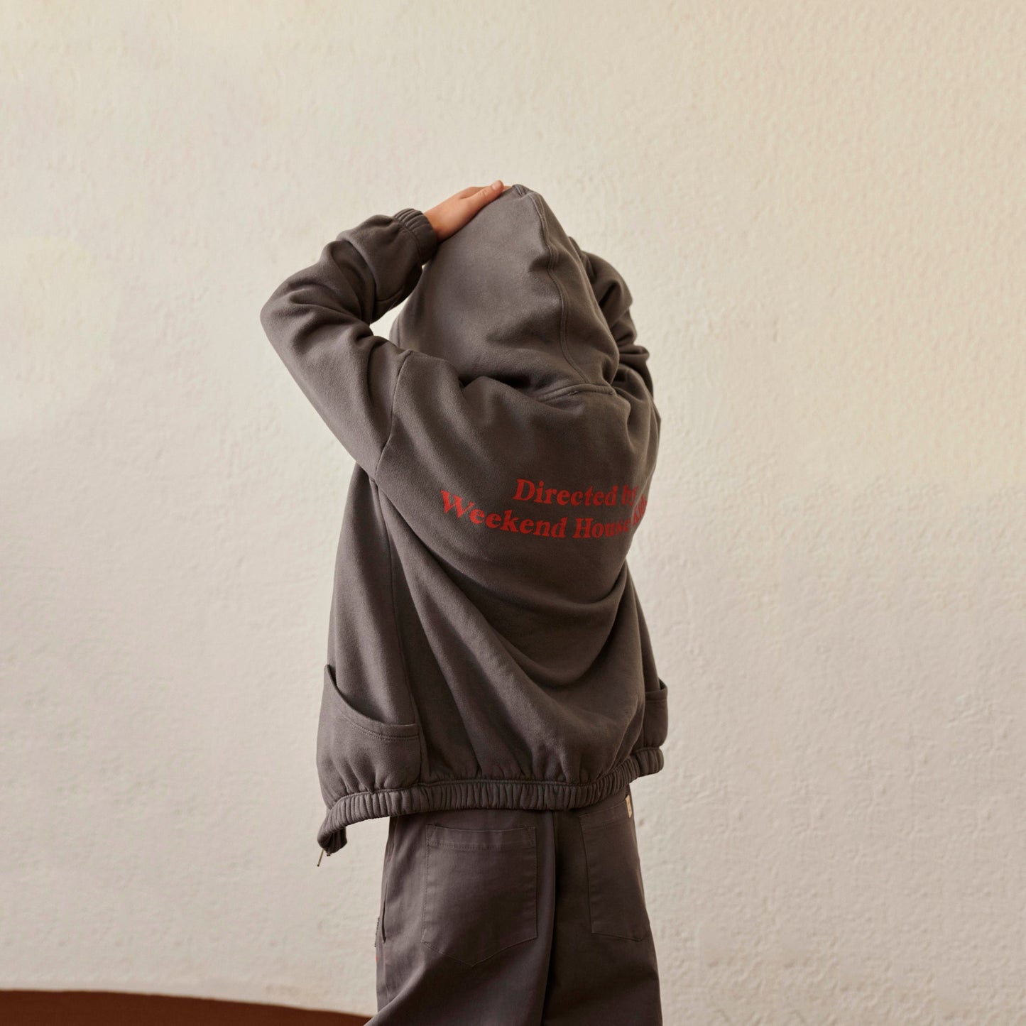 儿童灰色拉链上衣