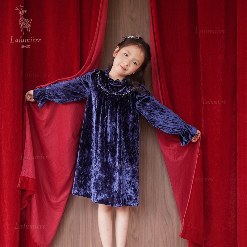 女童蓝色荷叶领珠绣丝绒礼服裙