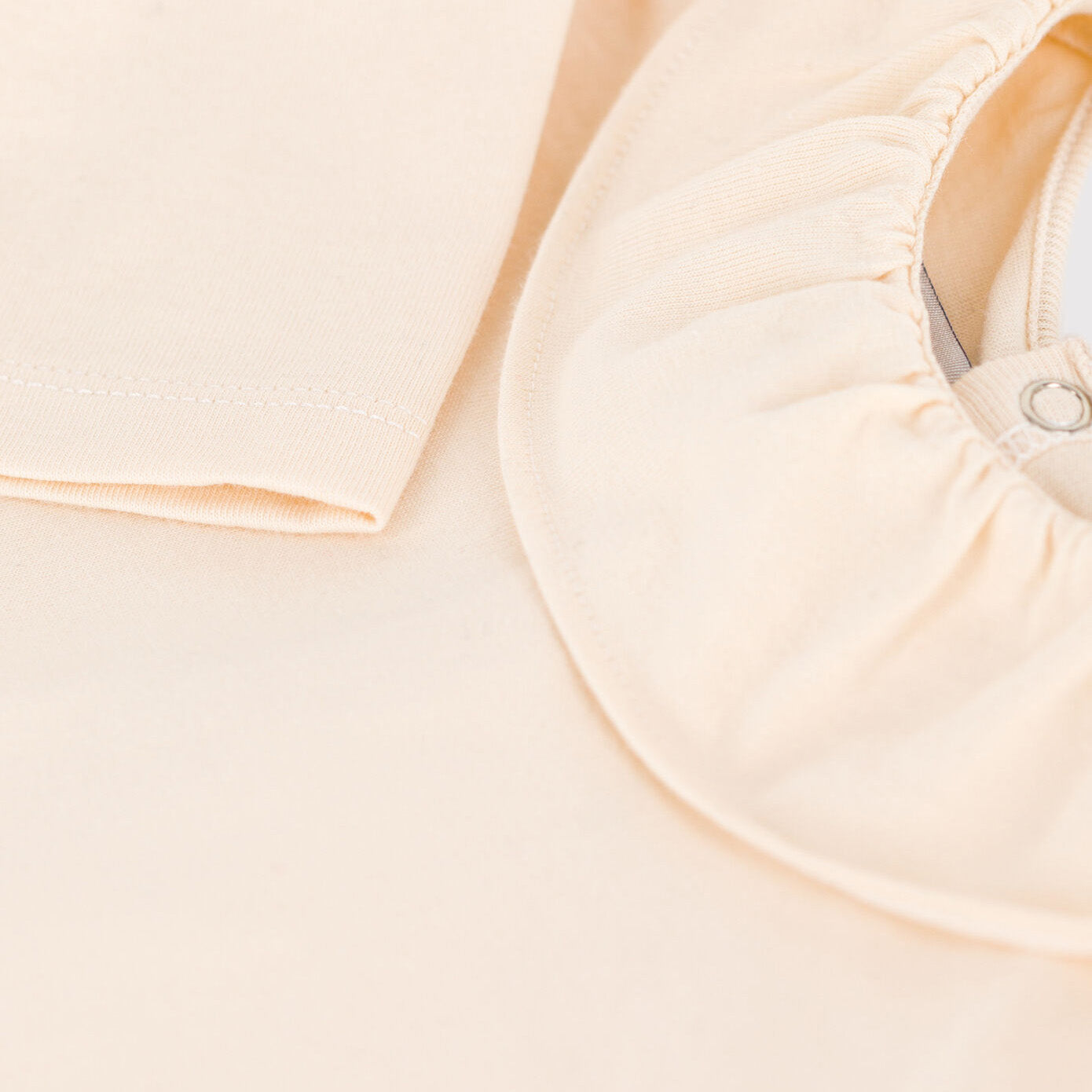 女婴白色荷叶边棉T恤