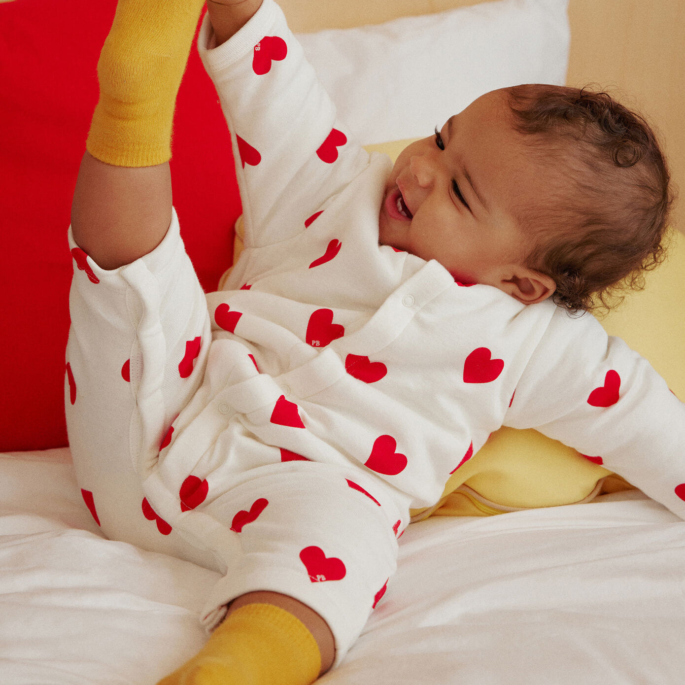 婴儿白色心形棉连体衣