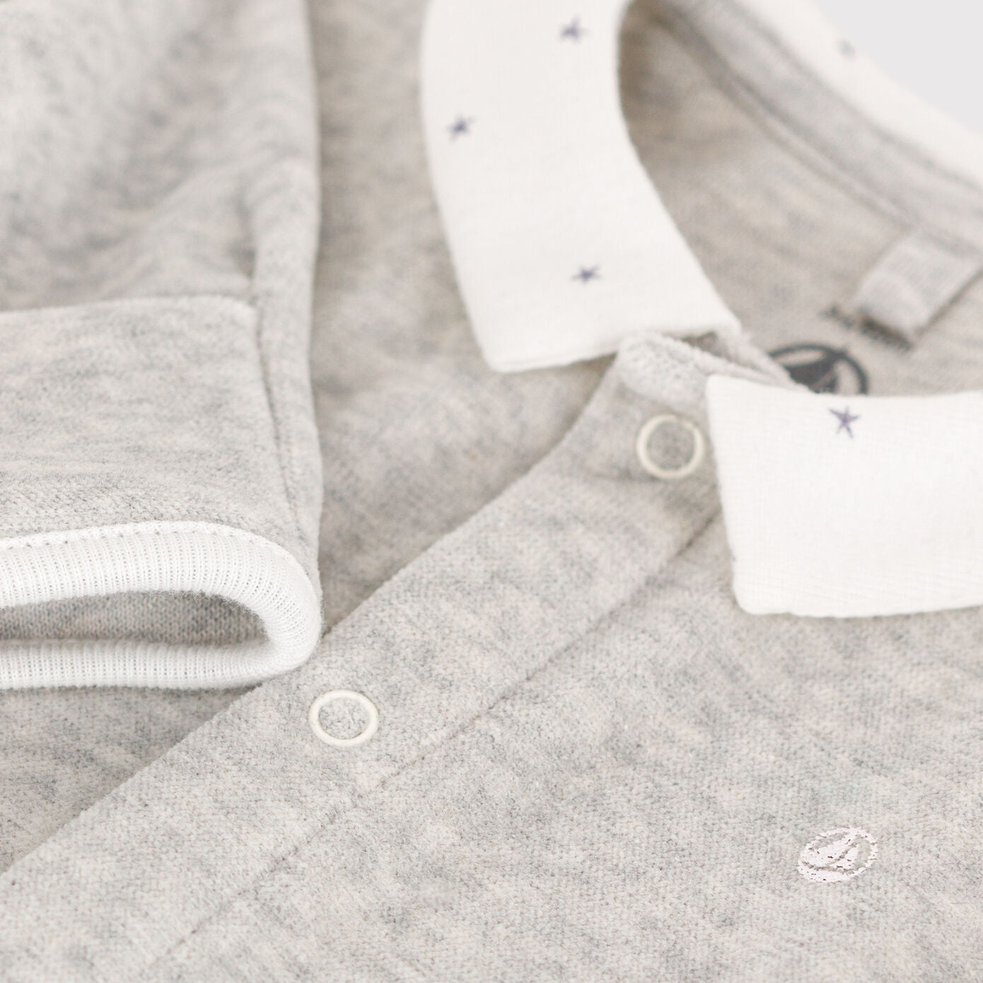 婴儿灰色棉连体衣