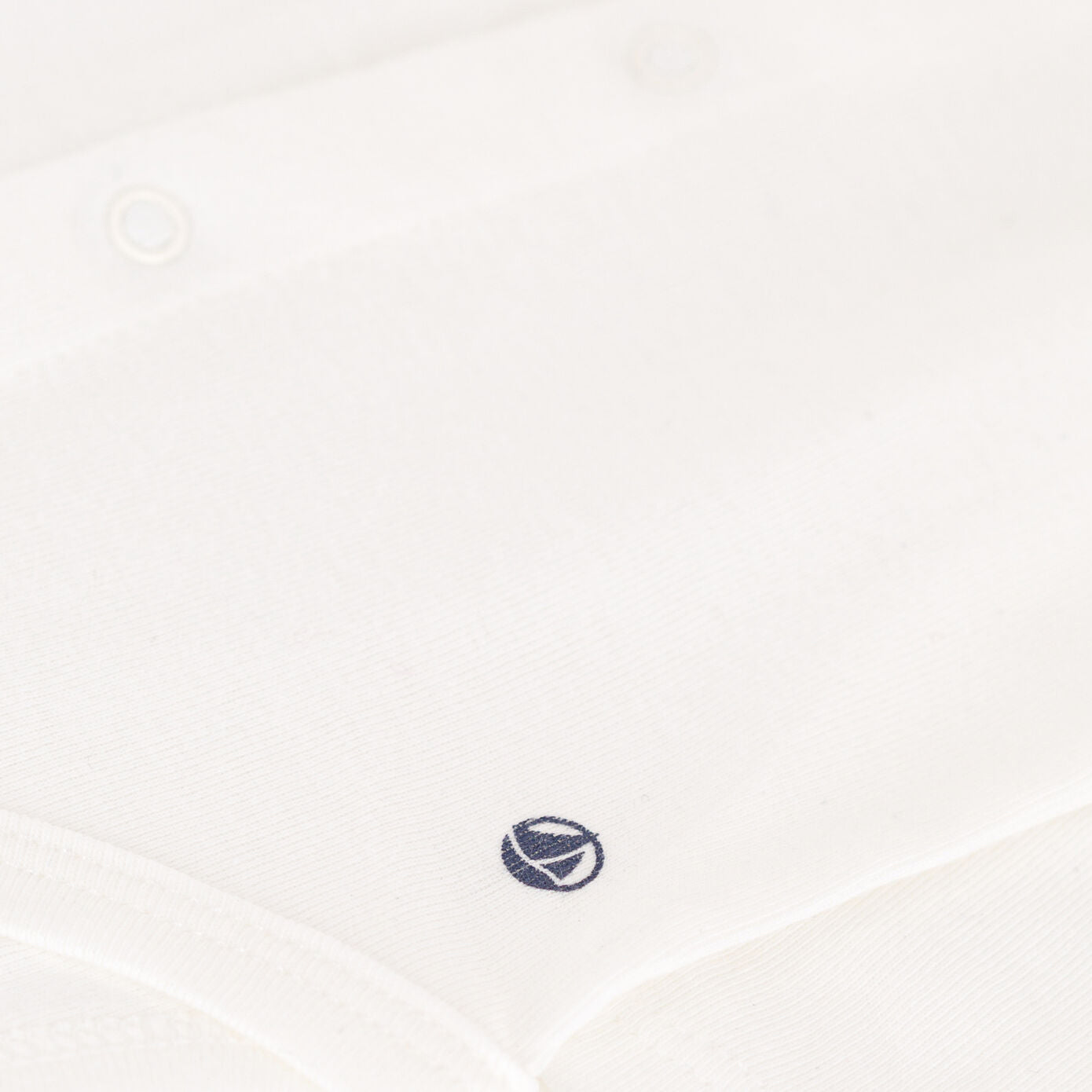 婴儿白色棉连体衣