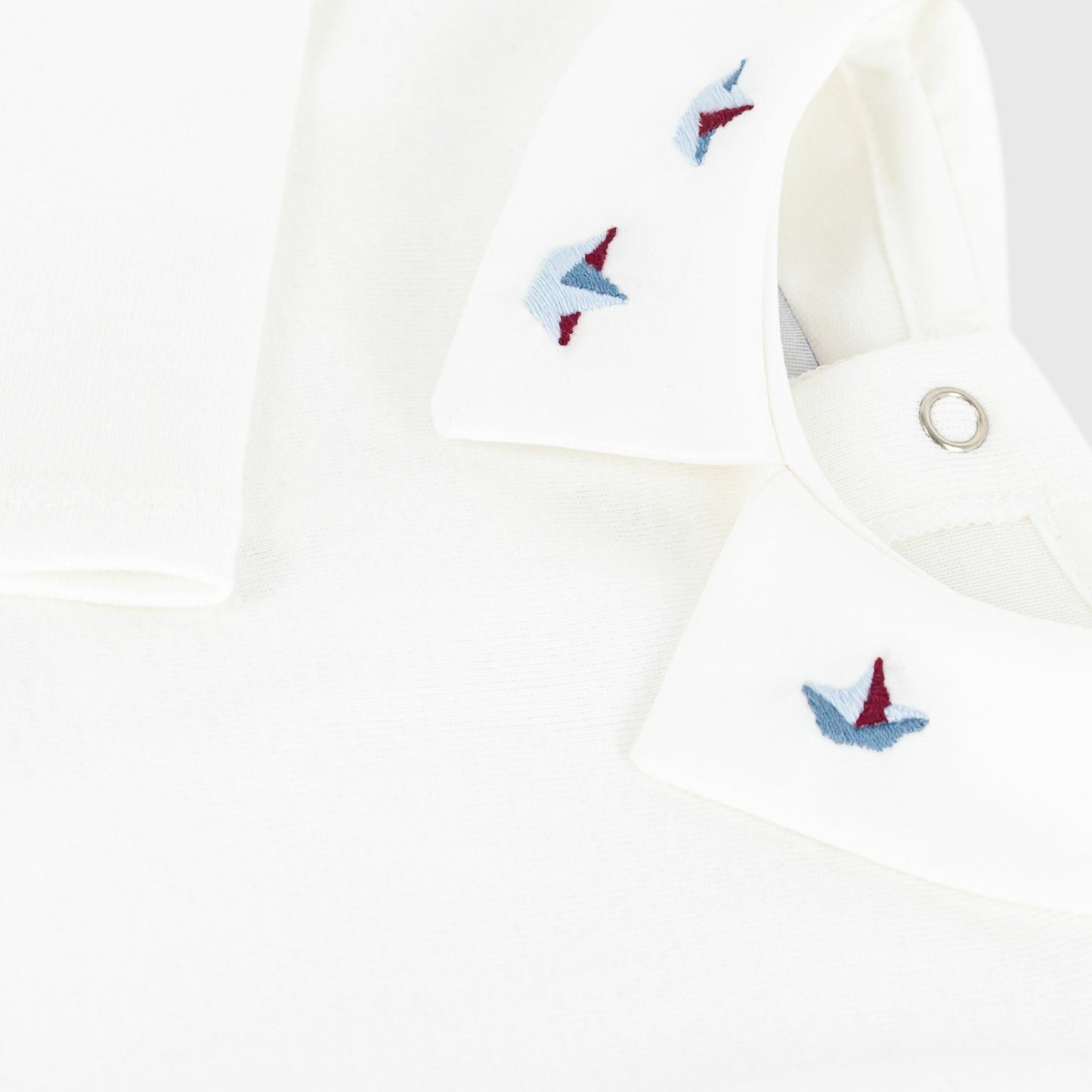 男婴白色刺绣棉连体衣