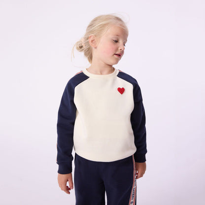 女童白色棉卫衣