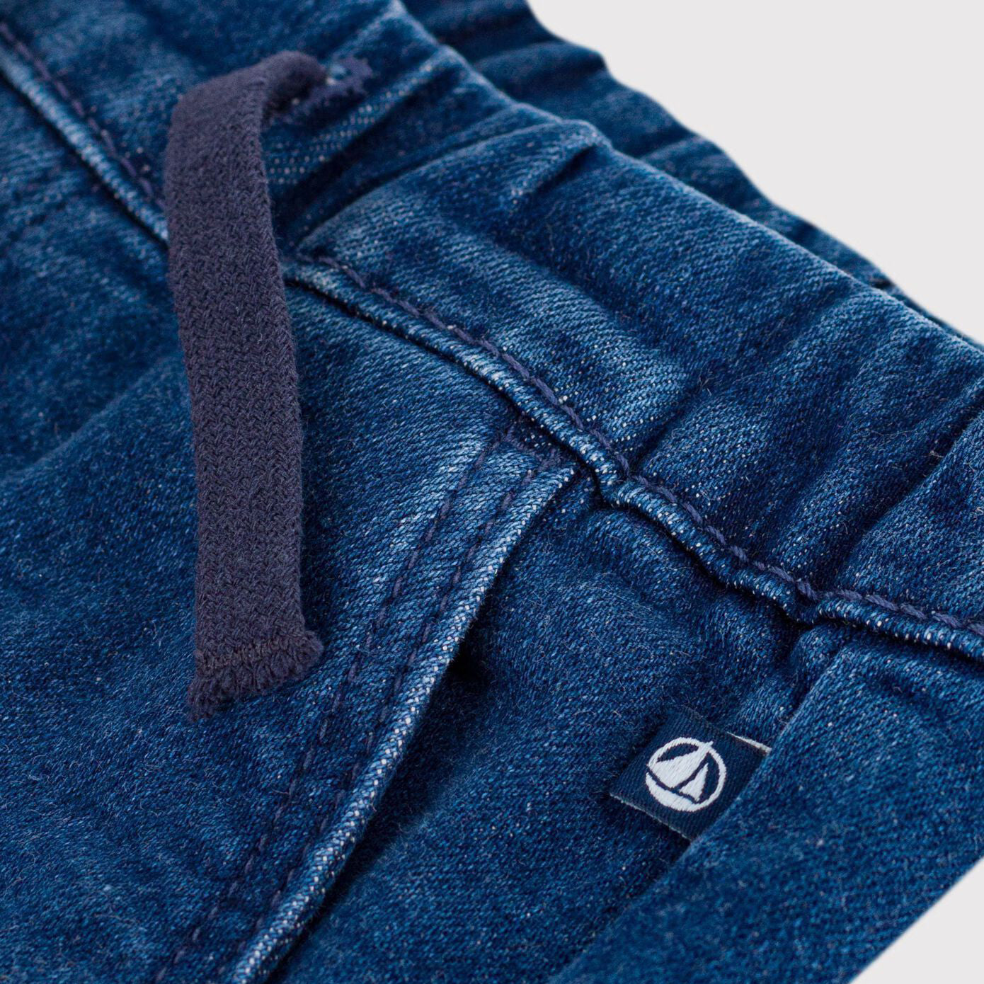 男童蓝色牛仔裤