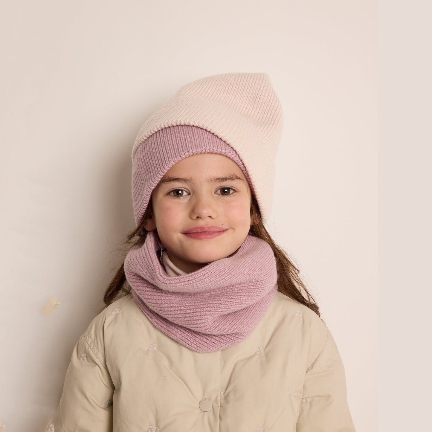 女童浅粉色羊绒帽子