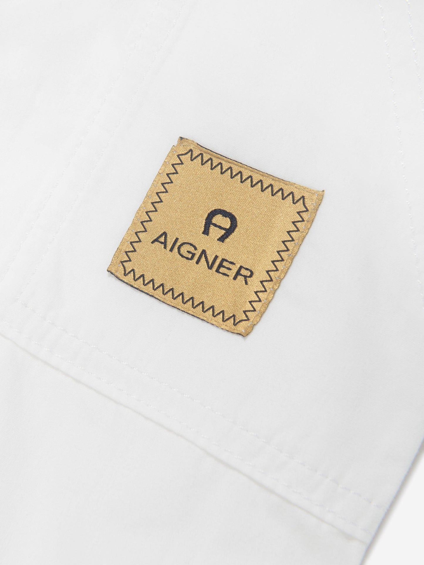 Aigner 男童徽标徽章府绸短裤（白色）