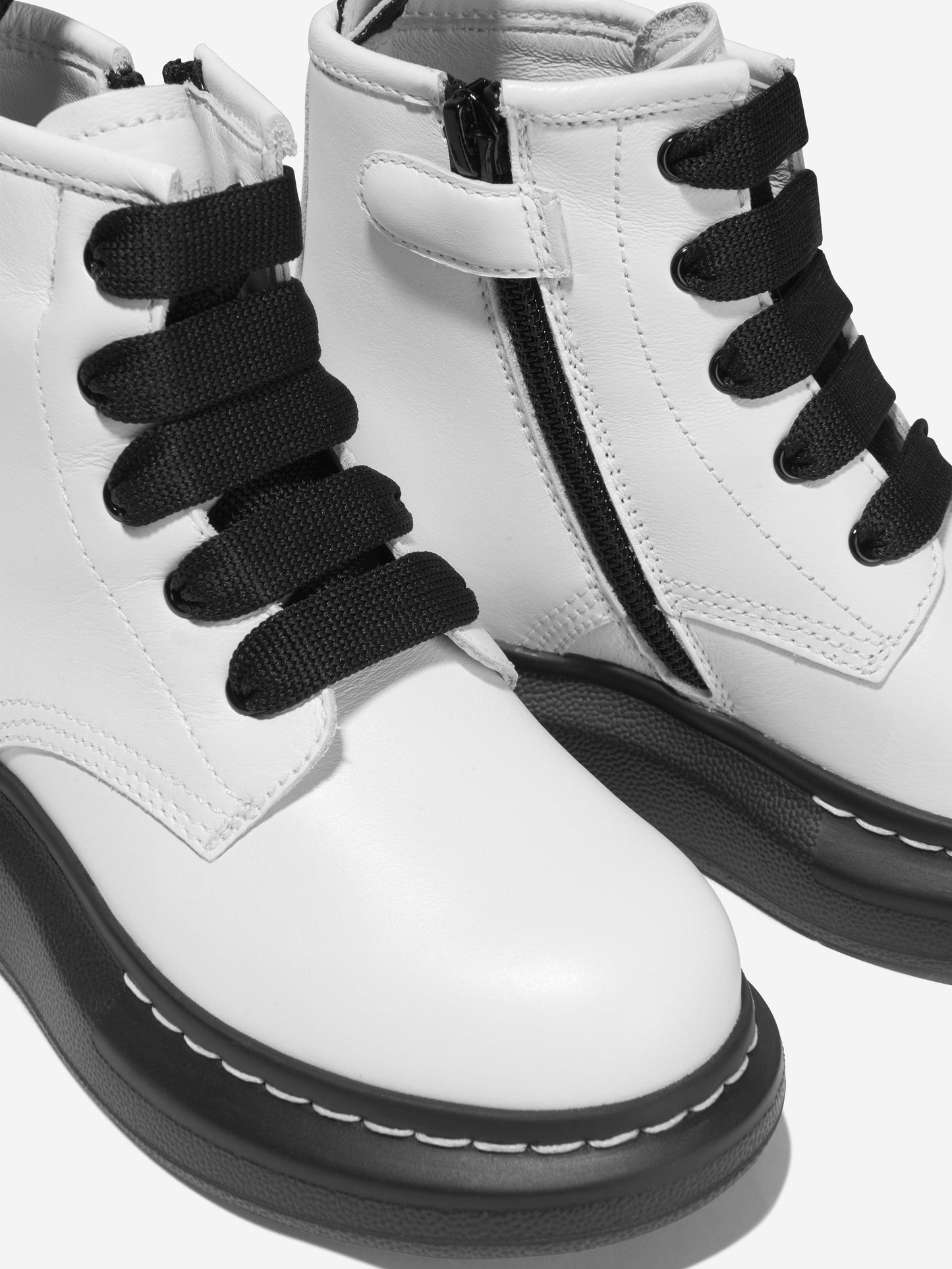 Alexander McQueen 中性款皮革系带靴