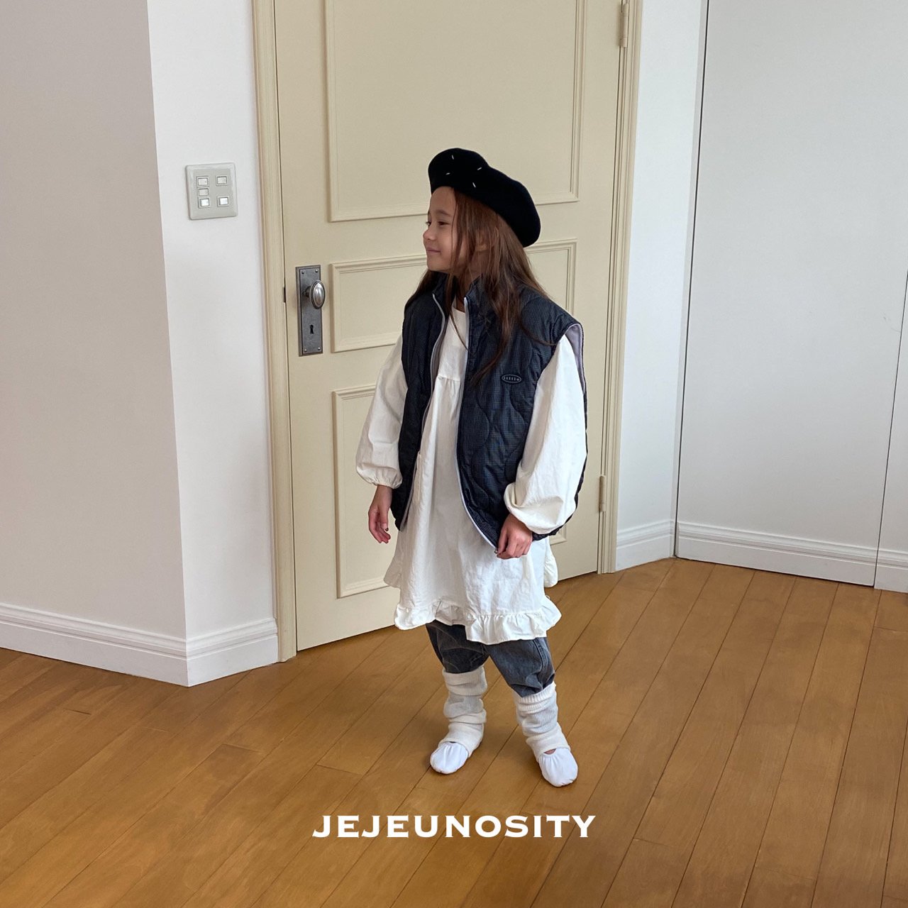 儿童灰色牛仔裤