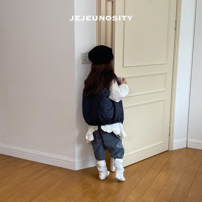 儿童灰色牛仔裤