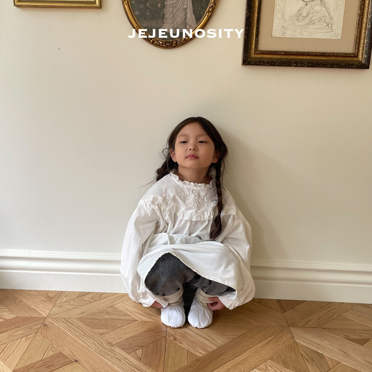 儿童灰色牛仔裤