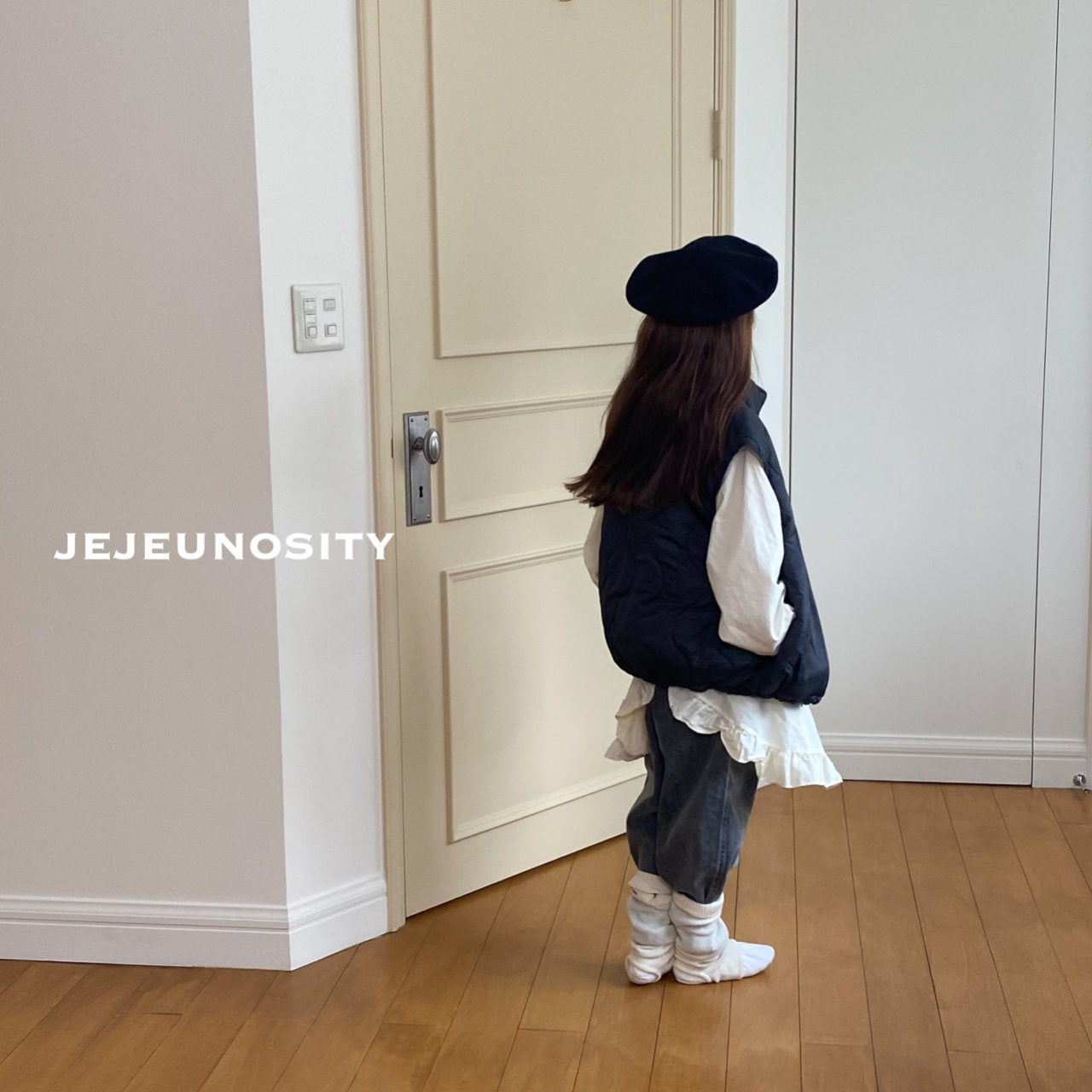 儿童灰色牛仔裤