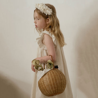 女童米白色蕾丝连衣裙