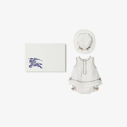 女婴白色棉套装