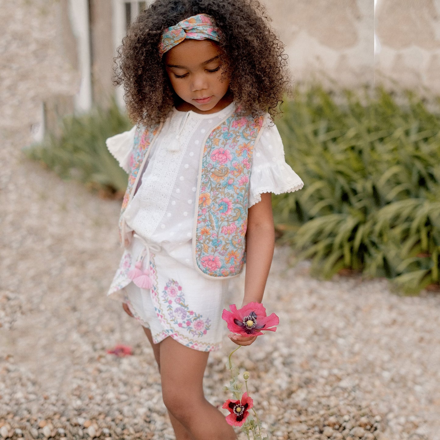 女童白色荷叶袖棉上衣