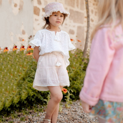 女童白色荷叶袖棉上衣