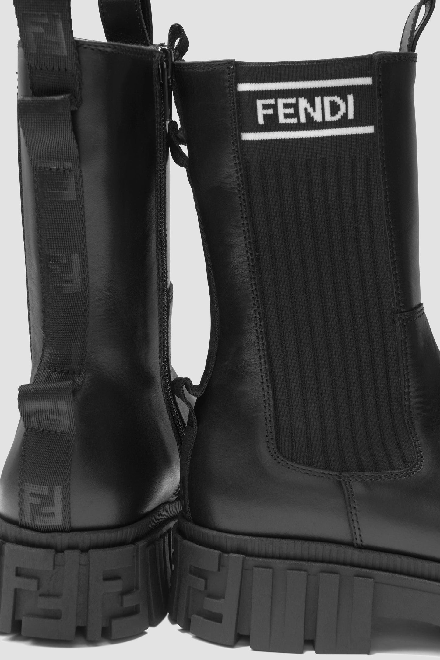 女孩皮革厚重徽标机车靴