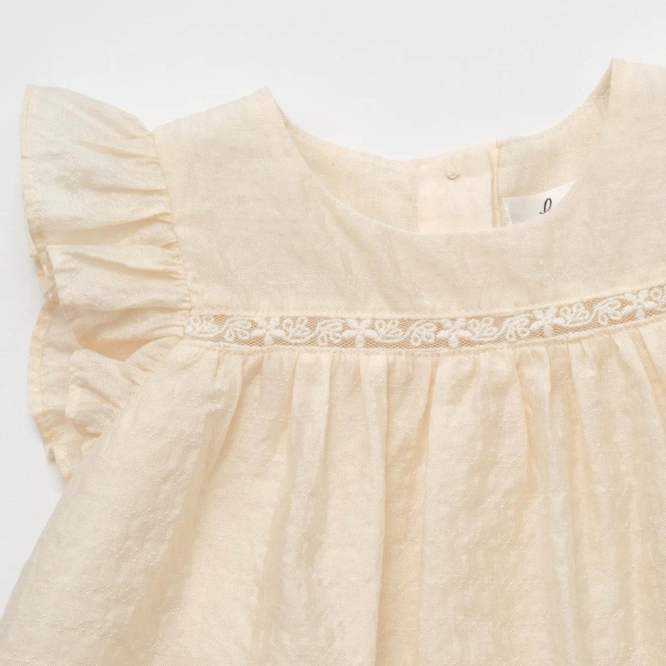 女婴浅桃色连衣裙