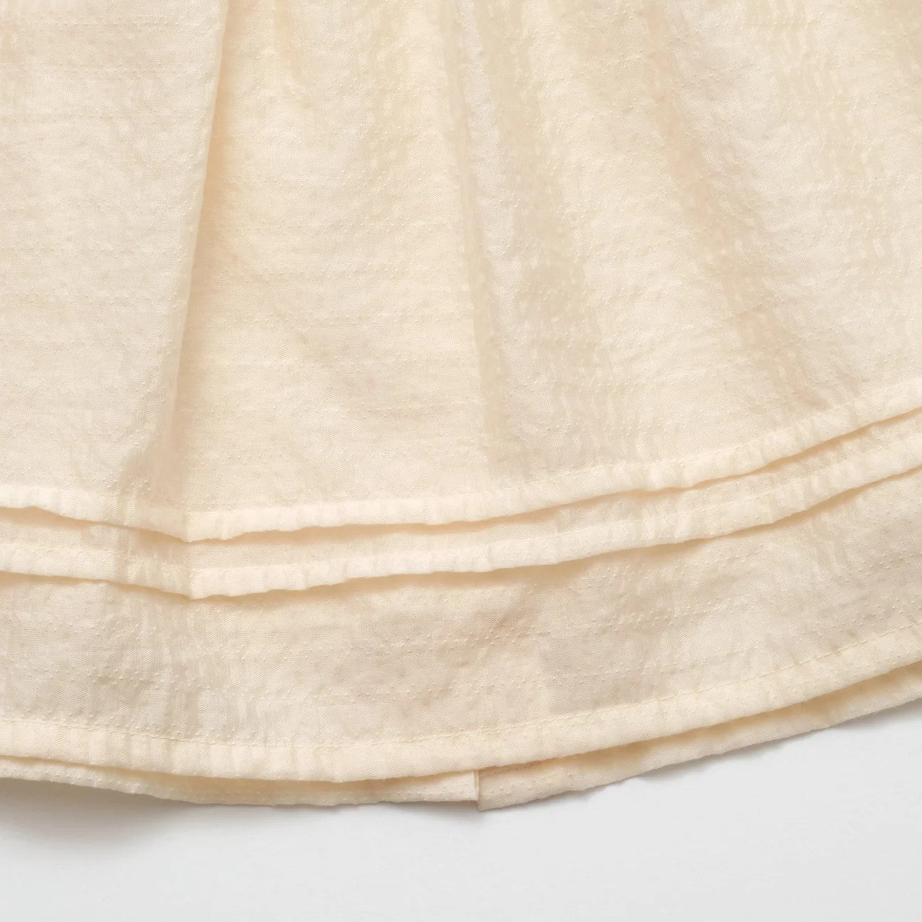 女婴浅桃色连衣裙