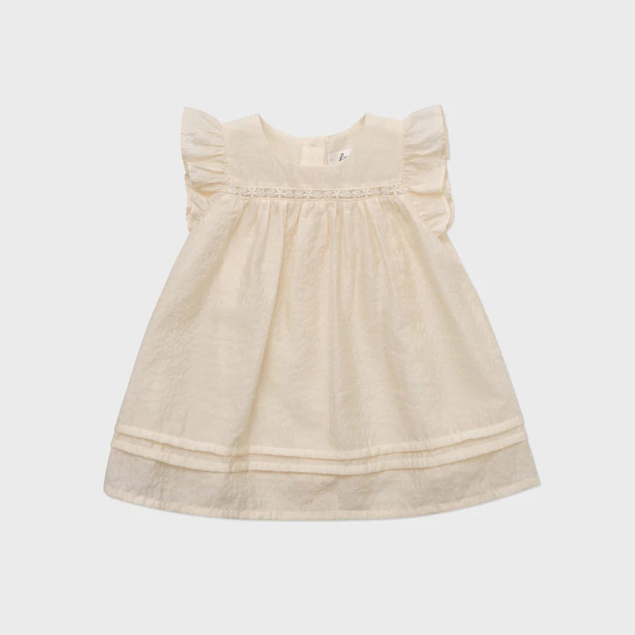 女婴浅桃色连衣裙