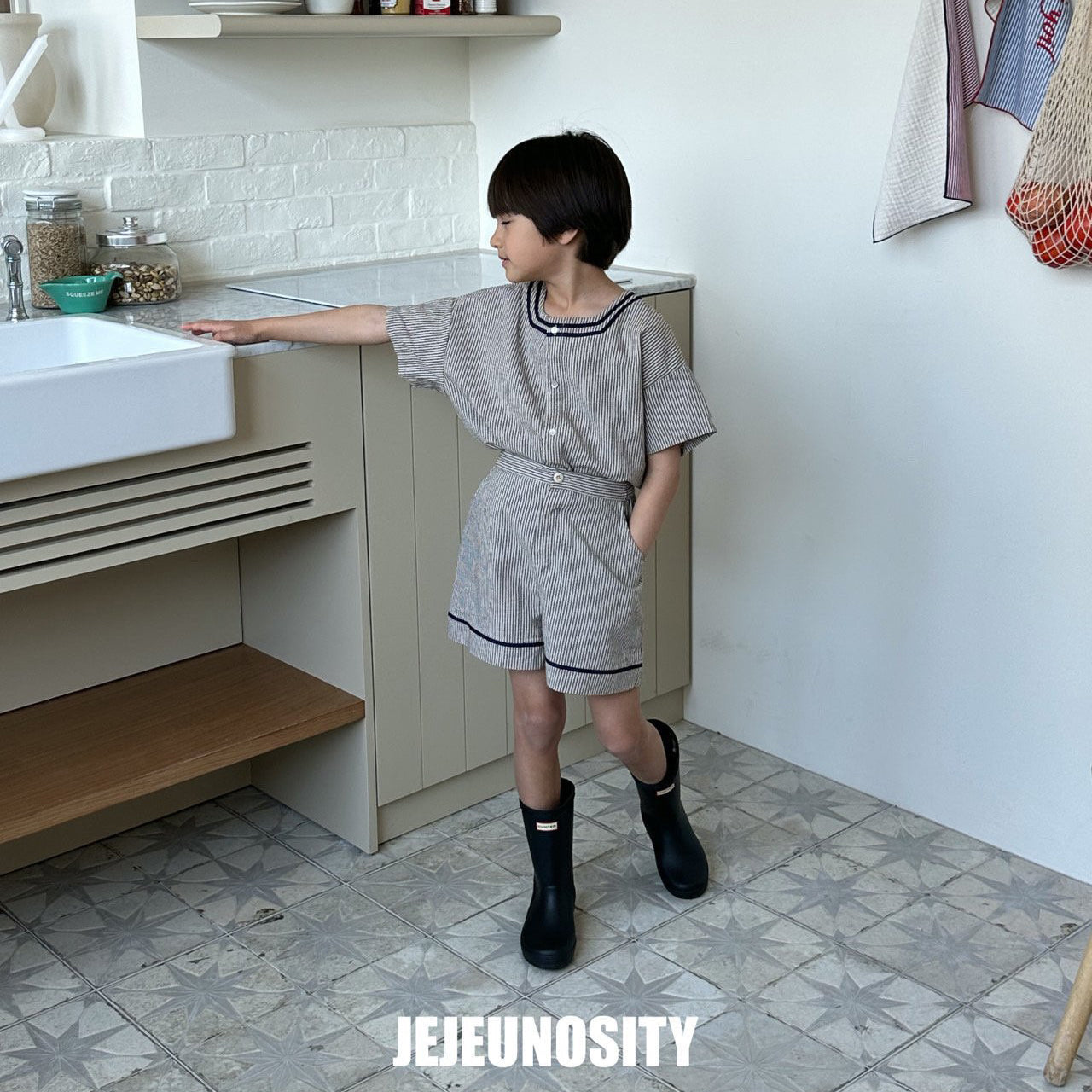 女童黑色条纹棉衬衫