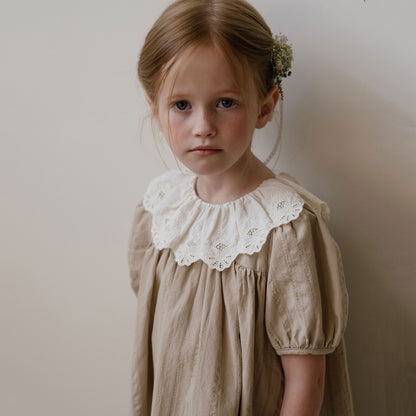 女童卡其色荷叶边棉连衣裙
