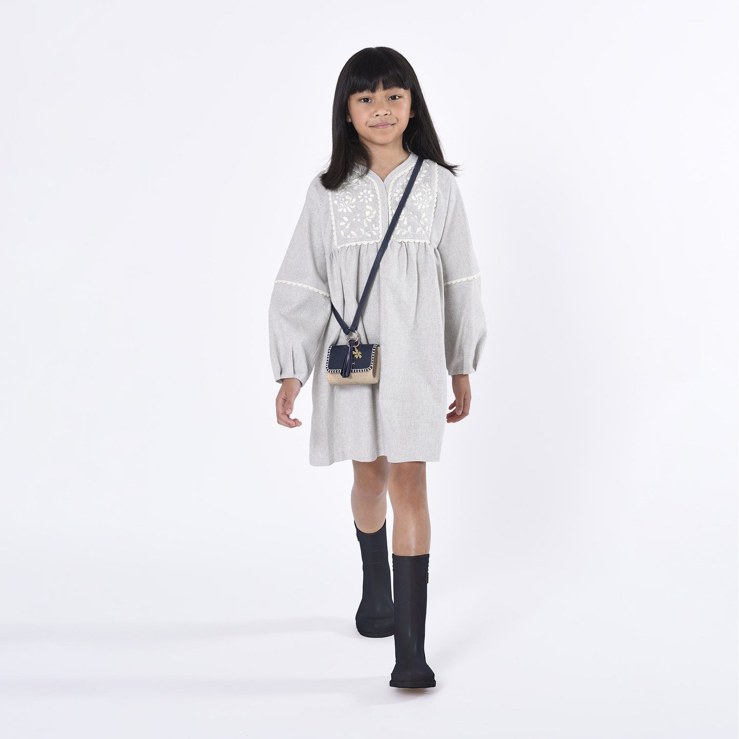 女童深蓝色雨靴