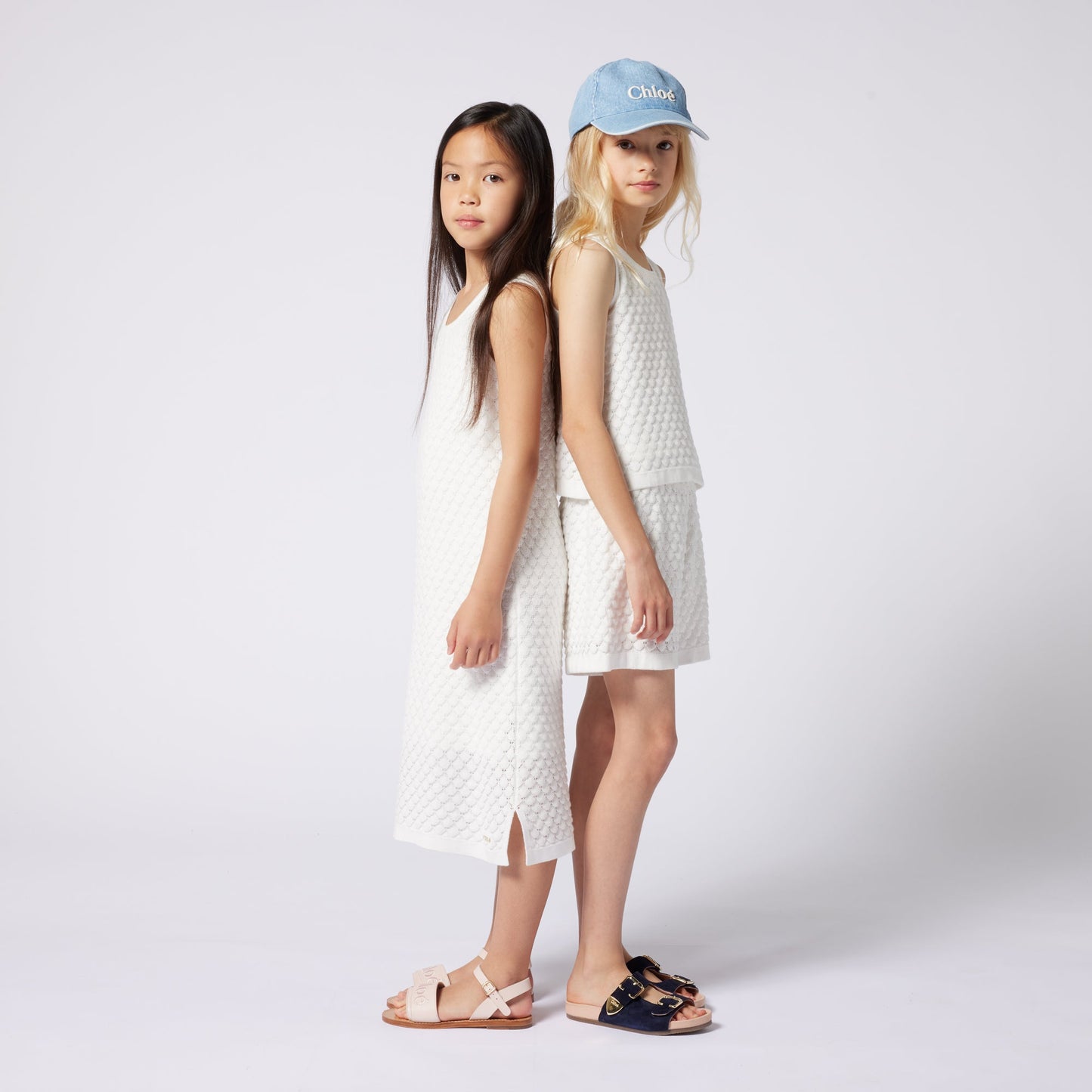 女童白色针织棉连衣裙