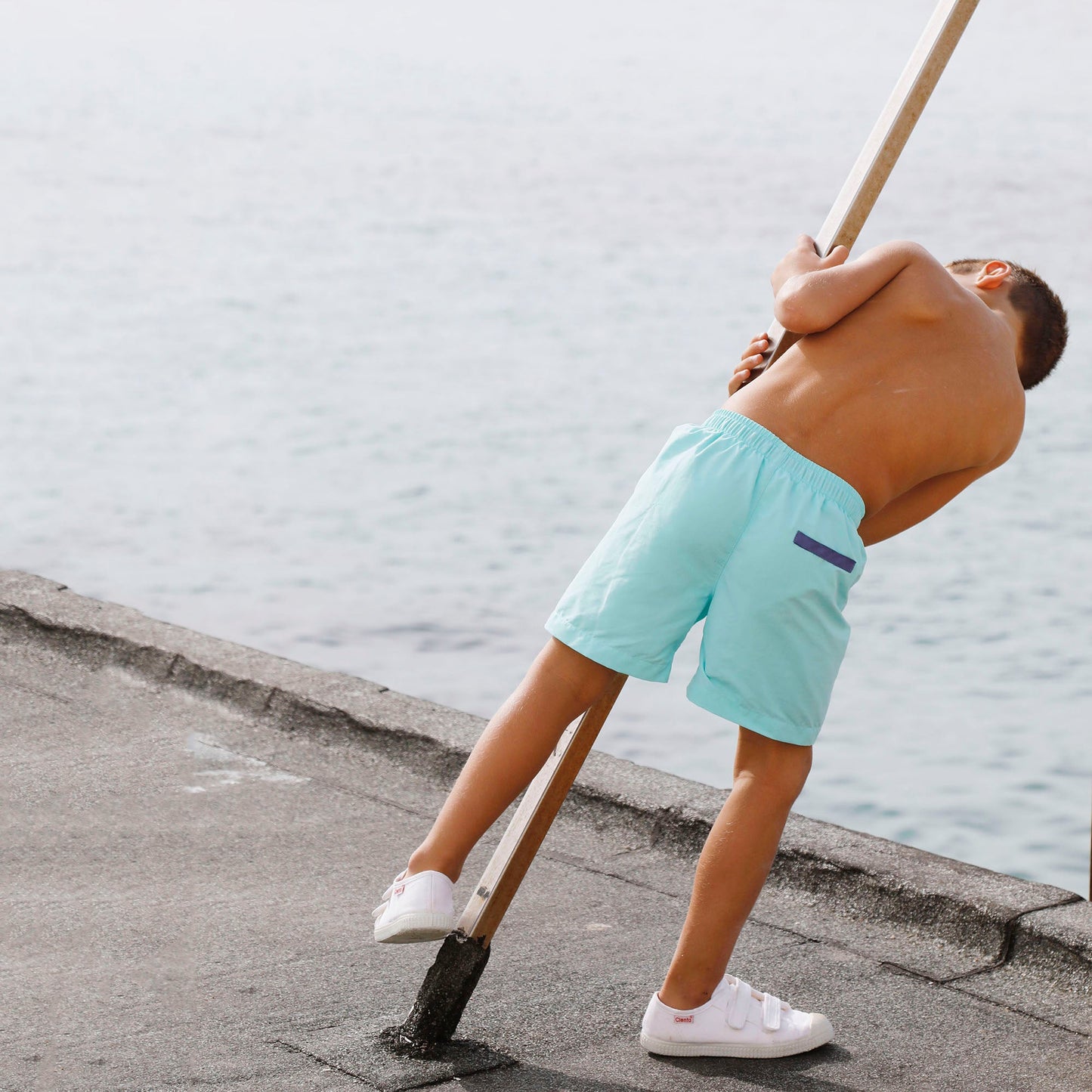 男童湖绿色泳裤